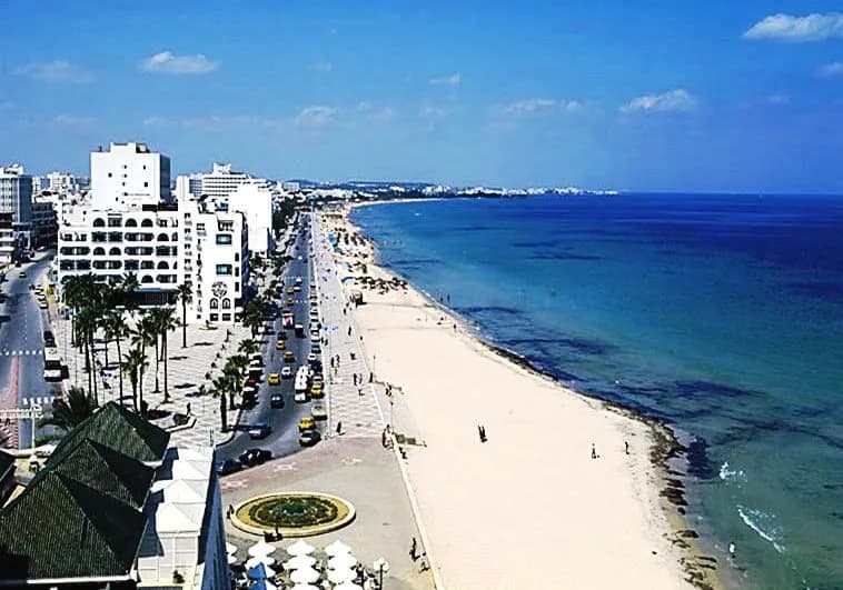 La médina de Sousse et la cour de la Grande Mosquée vues d'en haut, face au port
