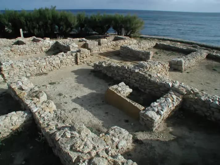 Ruines de la cité punique de Kerkouane au bord de la mer