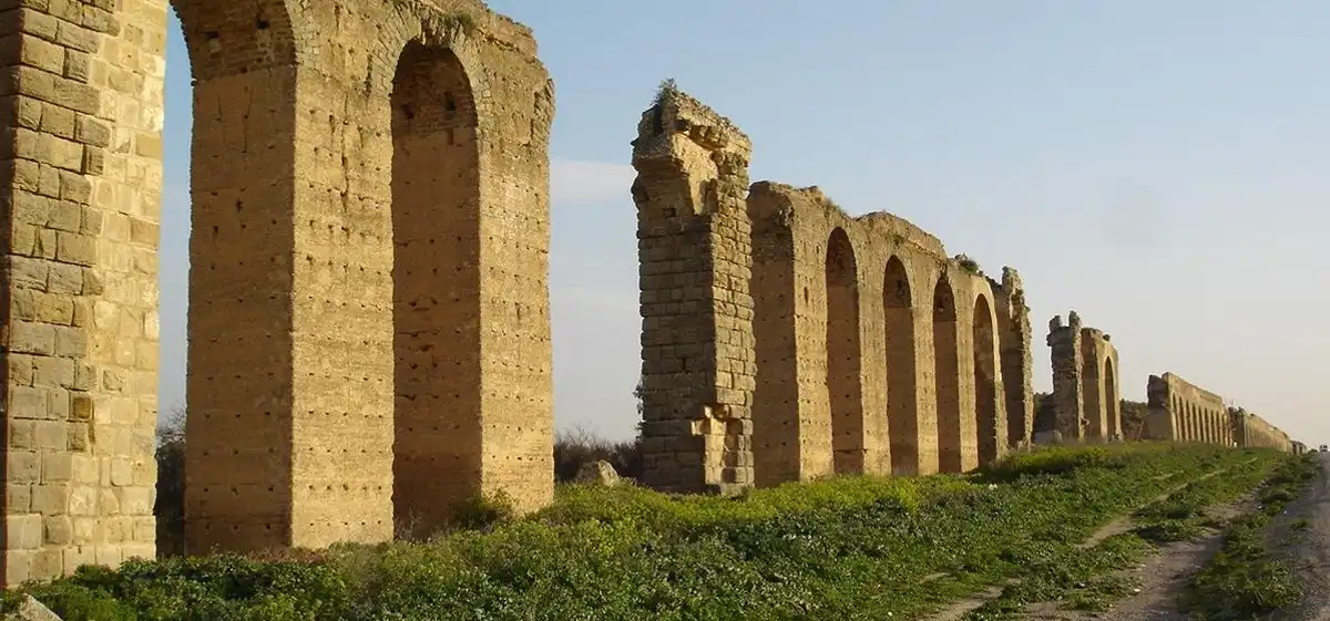Le temple des Eaux au pied du djebel Zaghouan